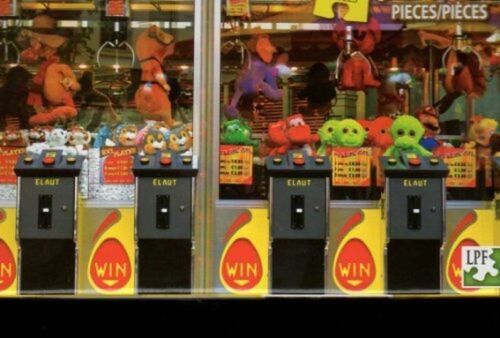 Crane Claw Arcade Game - 300 Pc Jigsaw Puzzle - New